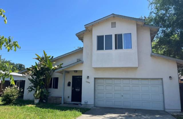 Large 2-Story Home Close to Downtown photos photos