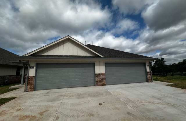 2Bed 2 Bath 2 Car Garage In Bethany!! Do Not Miss This! photos photos