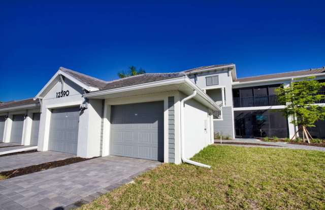 Seasonal Short-Term Second Floor Condo with Golf Membership located in Wellen Golf  Country Club! photos photos