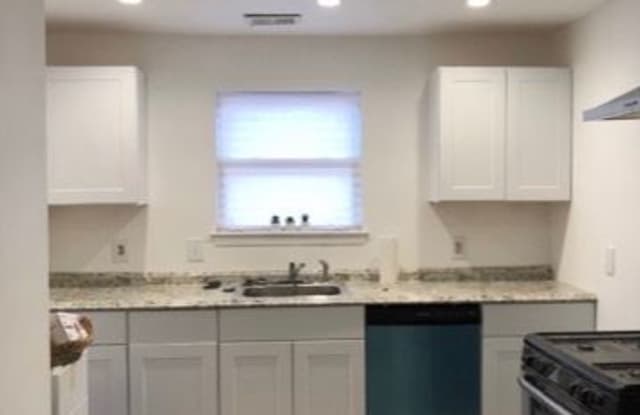 543 Washington St - 543 Washington Street, Camden, NJ 08103