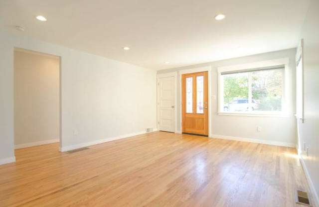 7306 34th Ave NE Gallery 2