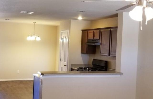 Adorable 3 Bedroom 2 Bath Townhouse in Eastside El Paso!! Gallery 4