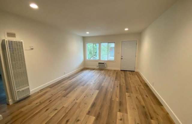 219 W Knepp Avenue Gallery 2