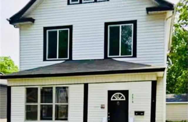 2818 Dupont Avenue N photos photos