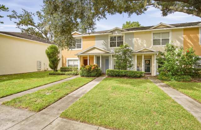 2/2 Tampa Townhouse with Loft + Bonus Room! Gallery 3