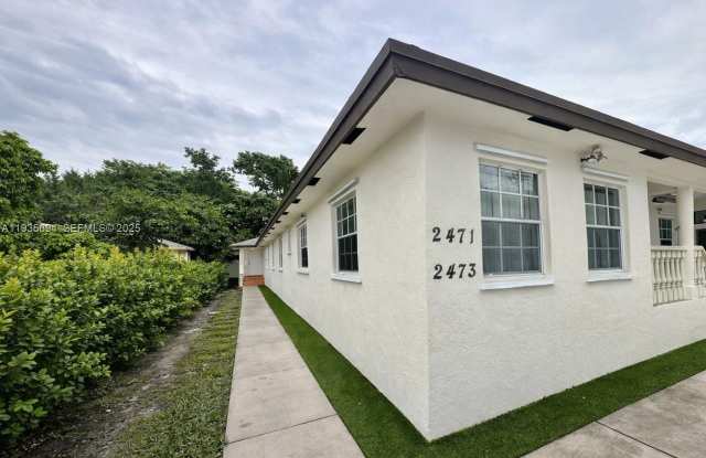 2471 NW 18th Ter photos photos