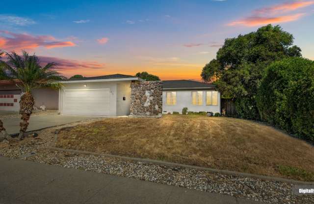 3bed/2bath home available now! photos photos