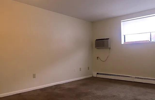 900 Governors Dr. Gallery 4