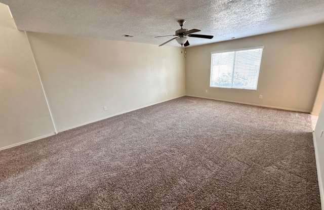 3 bed 2.5 Bath in Huning Ranch MOVE IN SPECIAL 1/2 off Deposit Gallery 4