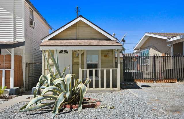 Charming 1/1 Home in Downtown Rialto for Lease! Gallery 1