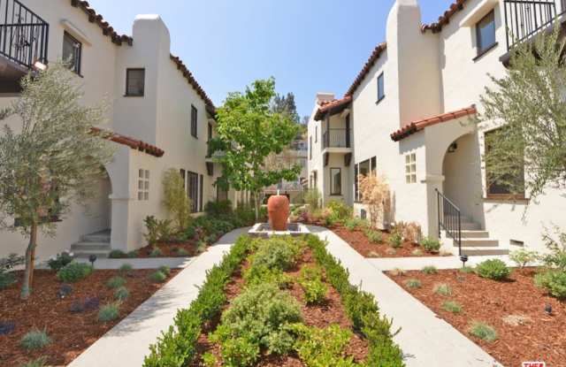 2275 North BEACHWOOD Drive Gallery 2