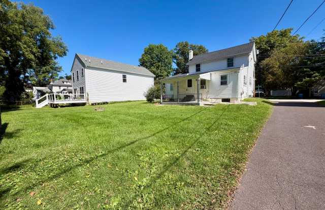 Stunning 3-Bedroom/1-Bathroom Home in Blue Bell Area. Available NOW! Gallery 4