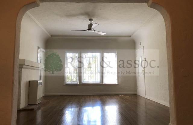 6107 Alcott Street Gallery 3