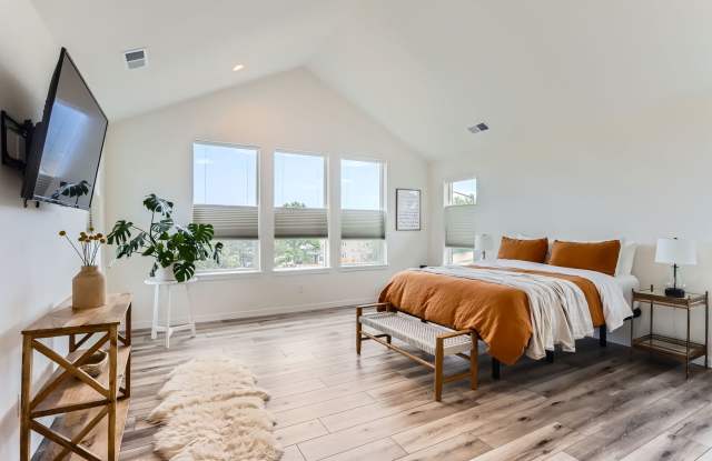 Stylish 4BDR Home with Office in Louisville Gallery 4