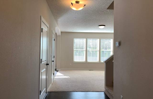 Beautiful 4BR in Camas! Modern Finishes! Close to Shopping & I-5! Schedule a tour today! Gallery 3