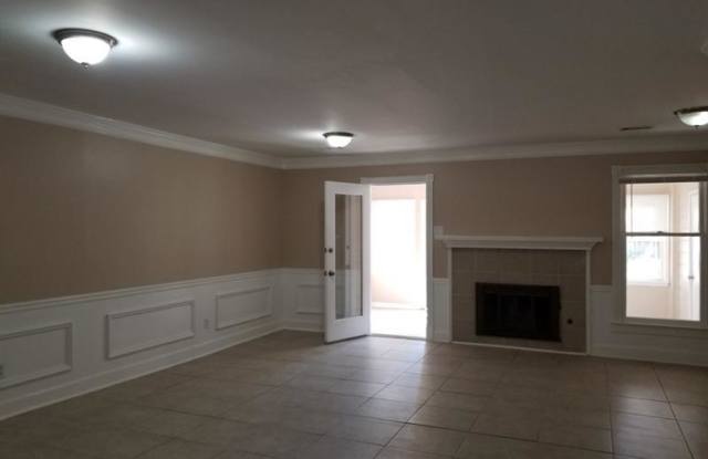 1029 OAKS Parkway SE Gallery 2