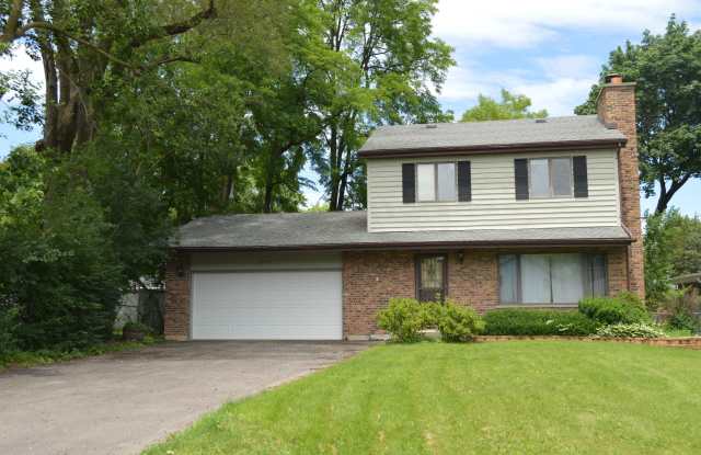 33371 North VALLEY VIEW Drive - 33371 N Valley View Dr, Gages Lake, IL 60030