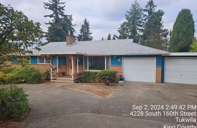 SeaTac daylight rambler - large home for rent - 4 bedrooms 2 bathrooms with 2 kitchens - Available now! - 4228 South 160th Street, Tukwila, WA 98188