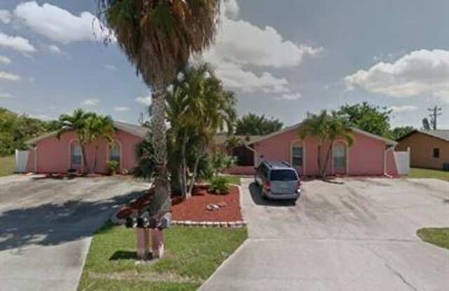 609 Southeast 23rd Place - 4 photos photos