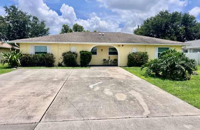 Move-In Ready 2bd-2bath Duplex with 2 Screened Lanais, Washer and Dryer, location and Modern Upgrades! photos photos