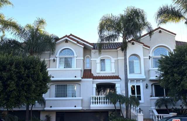 1076 S Orange Grove Ave unit: 10 photos photos