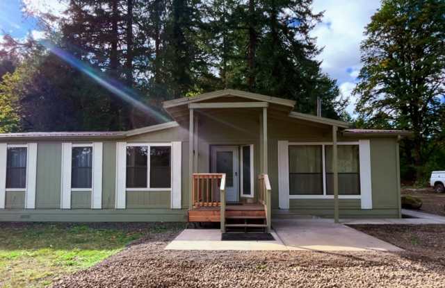 Charming 2-Bed, 2-Bath Country Retreat with Modern Comforts and Open Layout photos photos