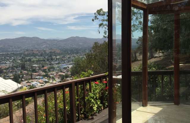 Charming HIlltop Home with Amazing City View - 1360 Merritt Drive, Casa de Oro-Mount Helix, CA 92020