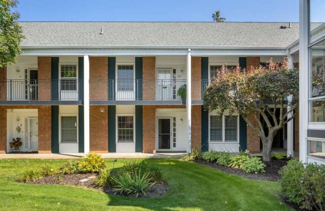 2311 Wealthy Street SE unit: 22 photos photos