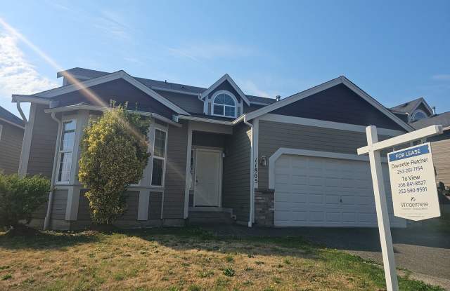 East Hill Kent 4 bedroom 2.5 bathroom with 2 car garage with landscaping included with rent. Available NOW!! photos photos