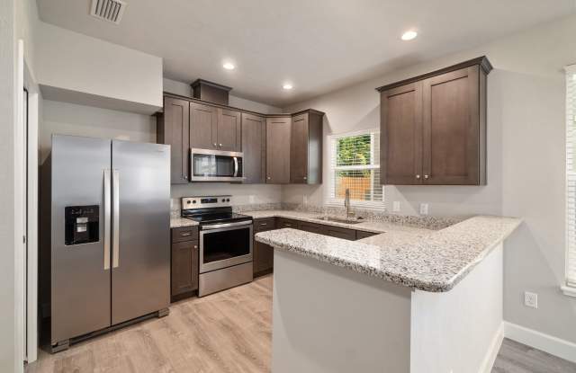 **ONE MONTH FREE RENT ** Spacious 5-Bedroom Townhouse at The Reef – Ideal for UF Students & Young Professionals! photos photos **ONE MONTH FREE RENT ** Spacious 5-Bedroom Townhouse at The Reef – Ideal for UF Students & Young Professionals! photos photos