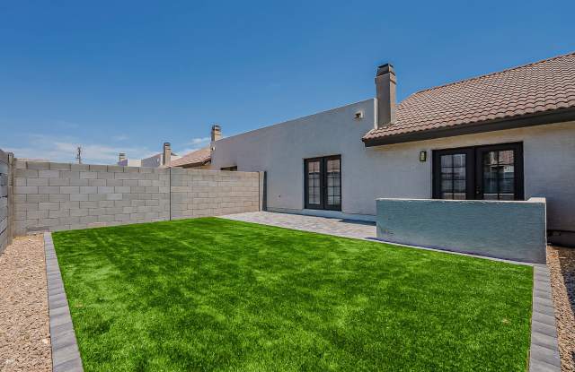 Central Phoenix Remodeled Townhome Oasis – 3 Bed, 2 Bath, Gated with Pool! photos photos