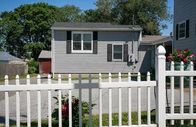 132 Evarts Street - 132 Evarts Street, Newport, RI 02840