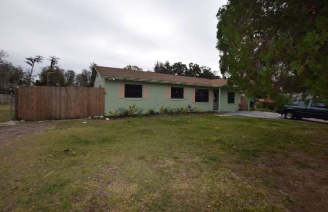 3 Bedroom, 2 Baths Family home for Rent at 5300 Lescot Ln. Orlando, FL 32811 photos photos