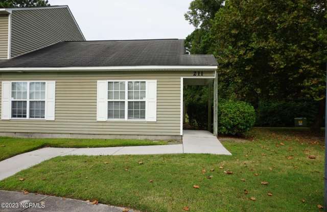 211 Palace Circle - 211 Palace Circle, Jacksonville, NC 28546