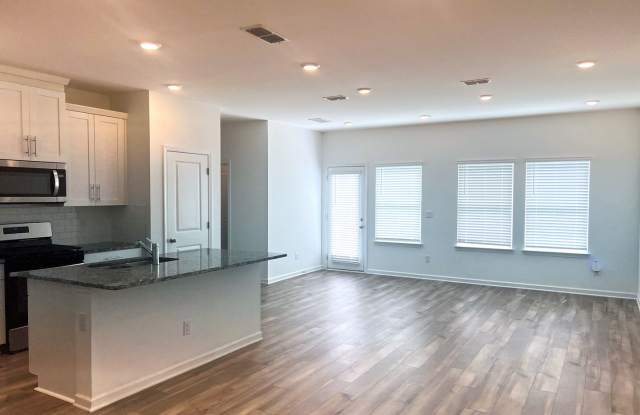 Welcome Home to a Townhome!! Gallery 4