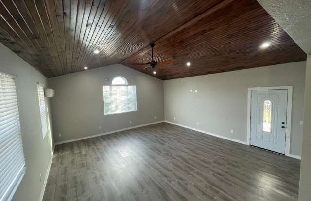 Beautiful very spacious 3 bedroom 2 bath home in Rogersville with a lake view! This is a must see! Too much beauty to caption! Gallery 4