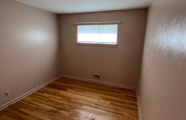 3 Bed 2 Bath House with Attached 2 Car Garage  Trailer Parking - 1004 North Broadway Avenue, Riverton, WY 82501