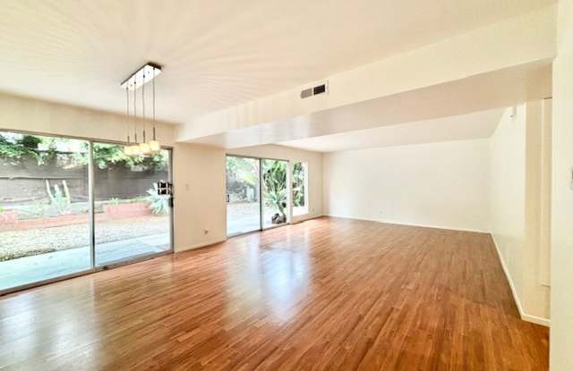 Ventura Keys | Duplex | 2 Bed + 2 Bath | 933 Peninsula - 933 Peninsula Street, Ventura, CA 93001