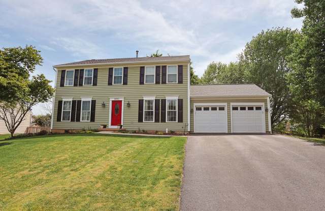 Well maintained and spacious 4 bed, 3 1/2 bath home in City of Manassas! photos photos