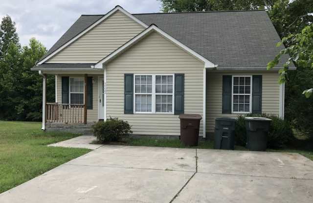 Wonderful Lakefront 4 Bedroom, 2 Bath in St. Clos subdivision off Creekridge Road Gallery 1