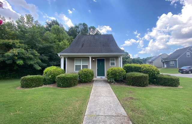 PRE-LEASING FOR AUGUST 2026- FENCED IN YARD! photos photos