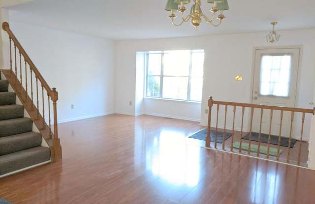 Spacious 3-Bedroom Timonium Townhome with Fireplace, Basement & Central Air Gallery 1