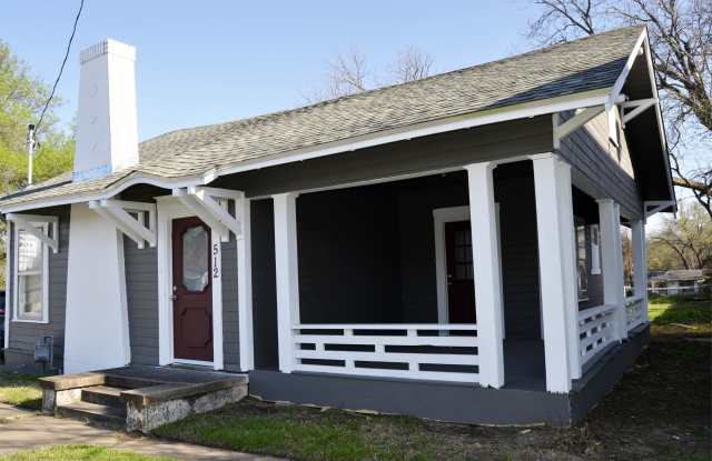 512 Herring Avenue Gallery 1