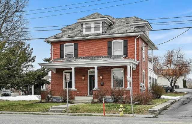 753 E Main St - 2 photos photos