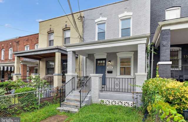 1510 HOWARD Road SE Gallery 3