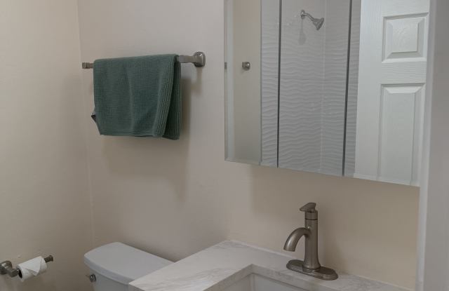 420 Klockner Road - A Gallery 4