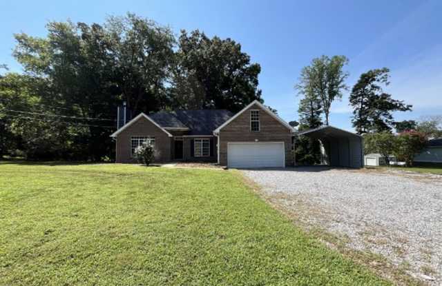 Nice home in the country, easy access to gate 10 and Land Between the Lakes! photos photos