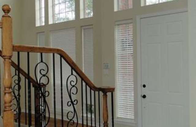 4308 Knollview Drive Gallery 2