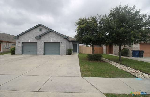 235 Anne Louise Drive - 235 Anne Louise Drive, New Braunfels, TX 78130