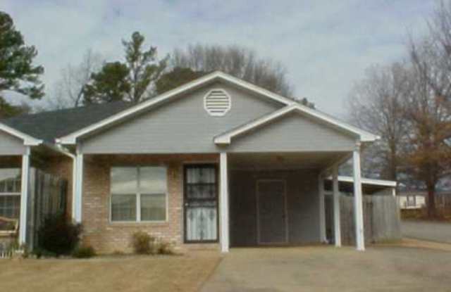 656 Woodvine Circle Gallery 2